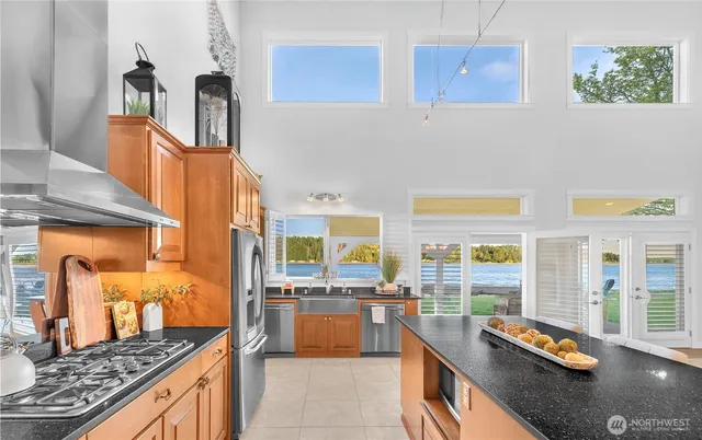 $1,150,000 | 62 East North Bay Road, Allyn, WA 98524