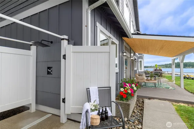 $1,150,000 | 62 East North Bay Road, Allyn, WA 98524