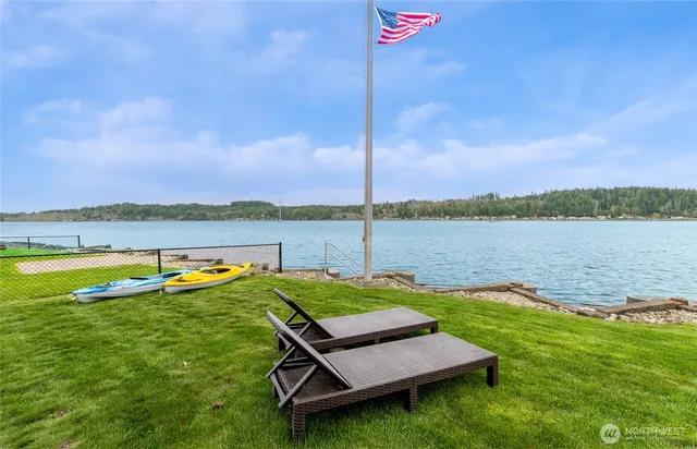 $1,150,000 | 62 East North Bay Road, Allyn, WA 98524