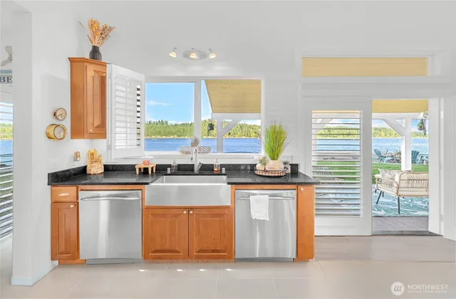 $1,150,000 | 62 East North Bay Road, Allyn, WA 98524