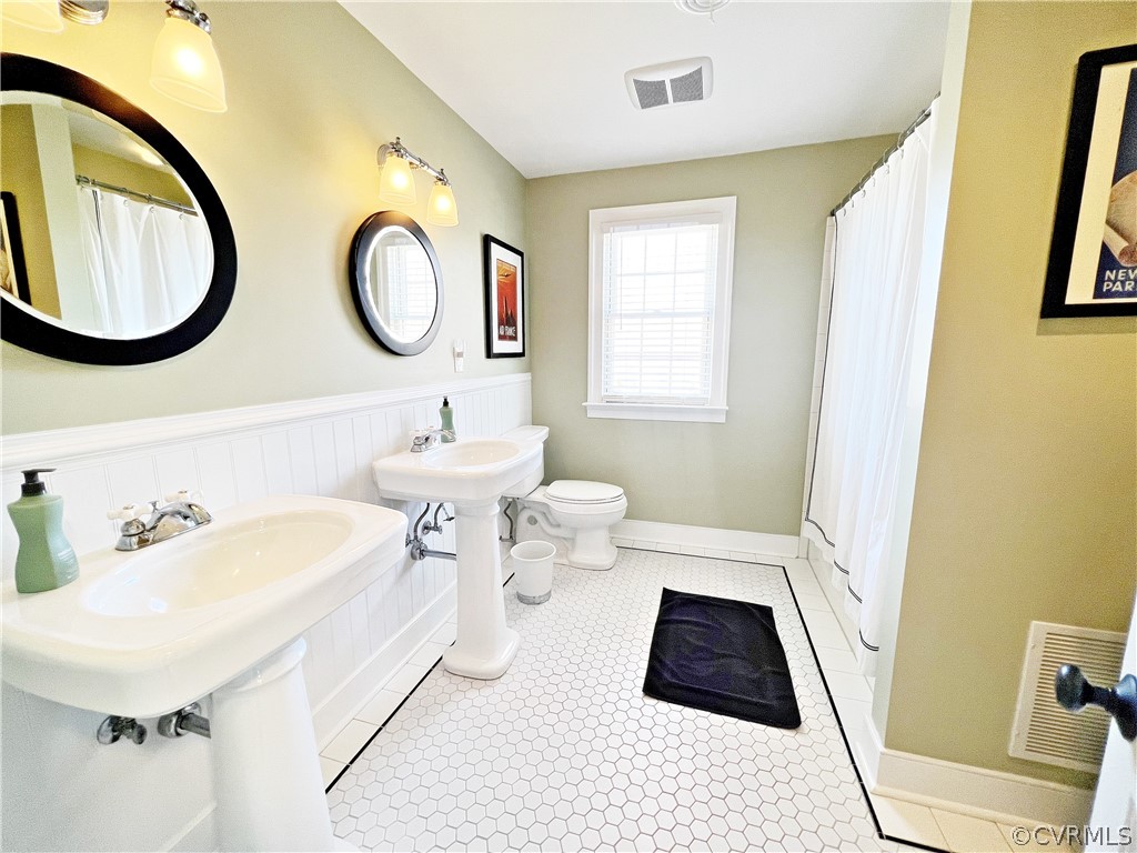 13330 West Salisbury Road Midlothian, VA 23113 - Photo 33 of 50 a bathroom with a double vanity sink mirror and tub