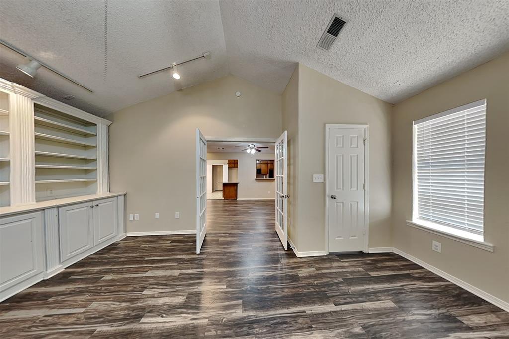 433 Arwine Drive Hurst, TX 76053 - Photo 3 of 18