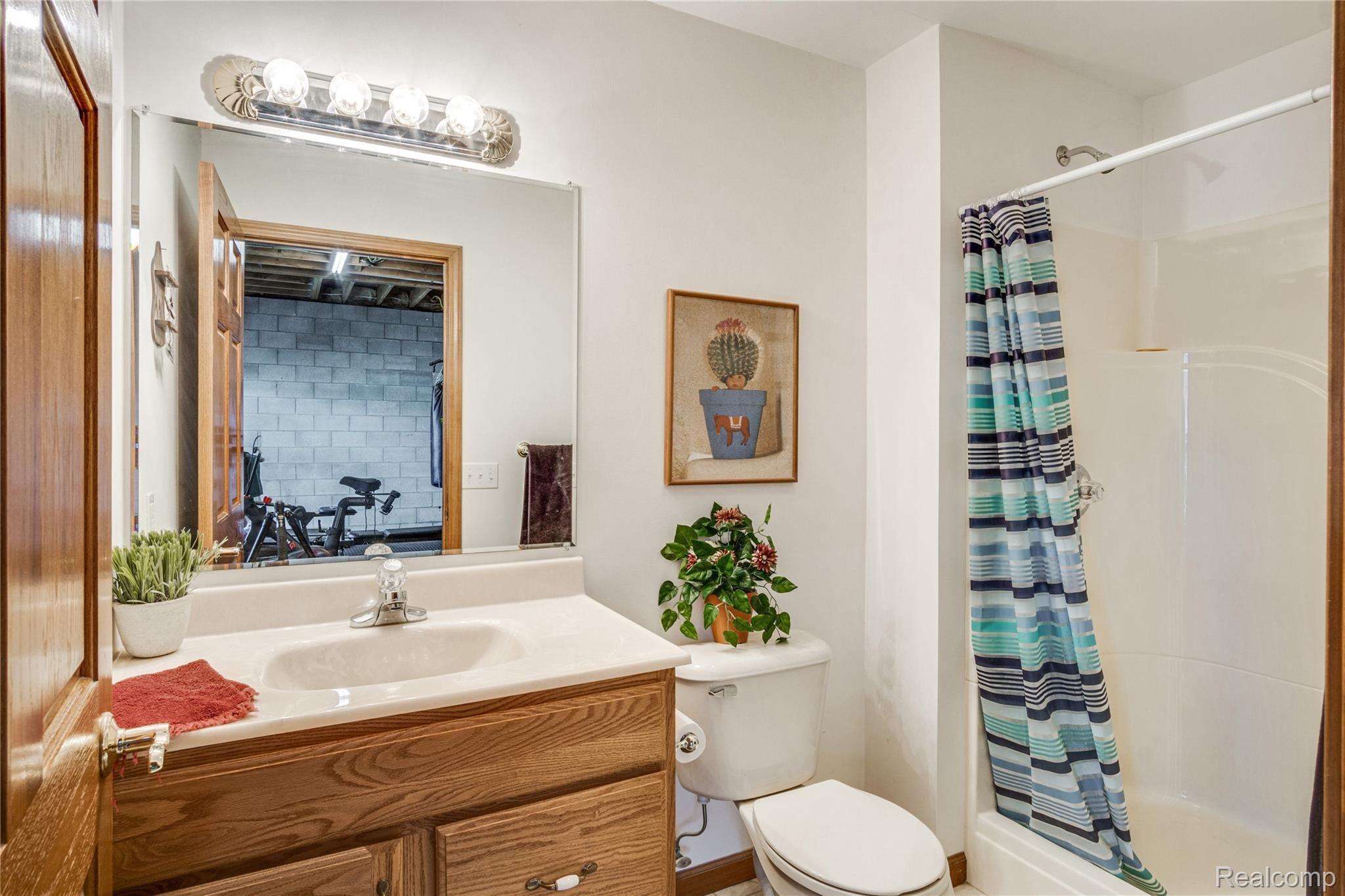 3511 East Rolston Road Fenton, MI 48430 - Photo 26 of 37 Interiors (36 of 38).jpg