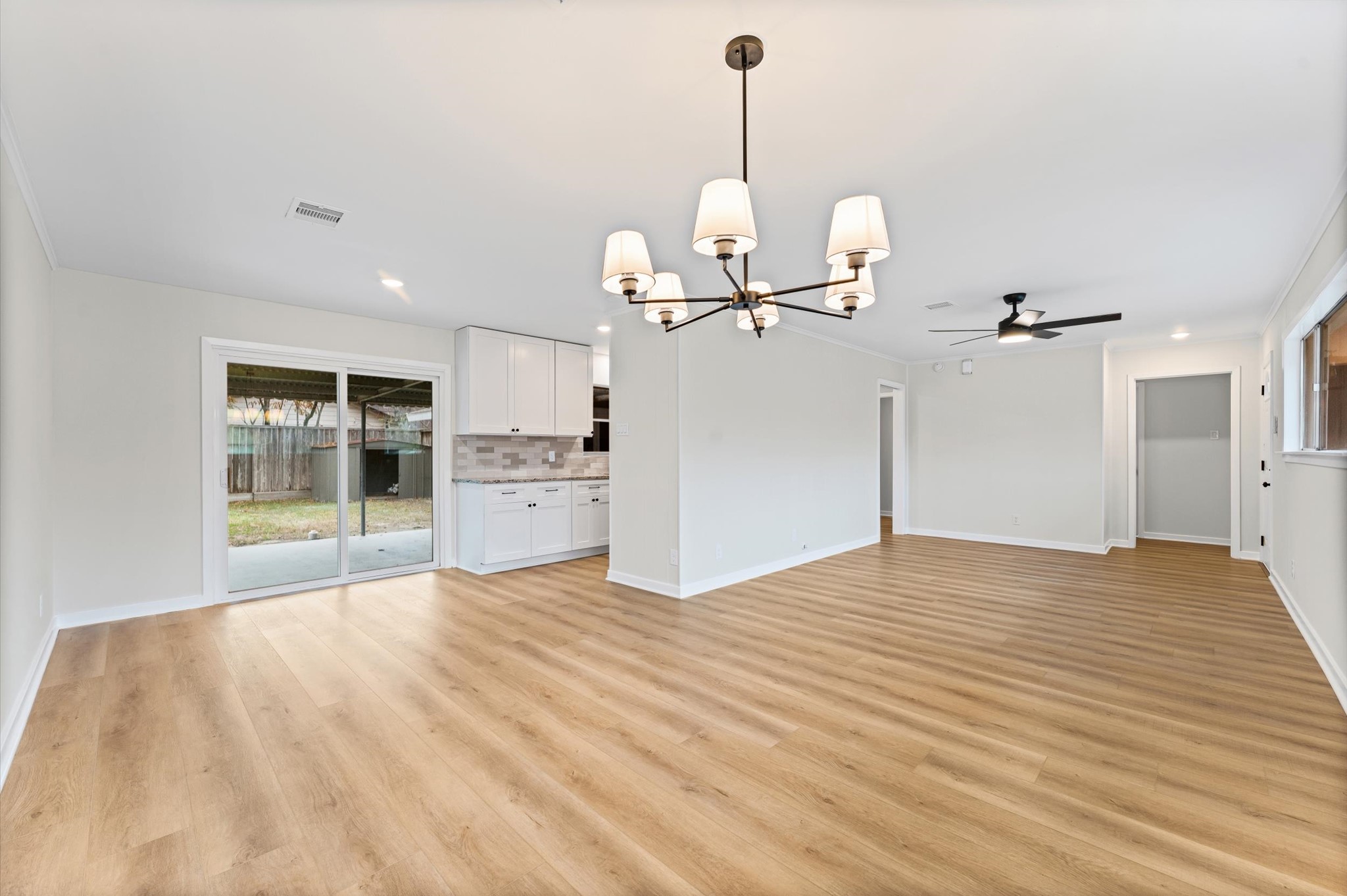 7102 Sharpview Drive Houston, TX 77074 - Photo 4 of 16