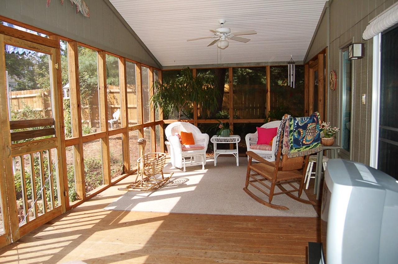 120 MacGregor Drive Blue Ridge, VA 24064 - Photo 5 of 10 screened porch