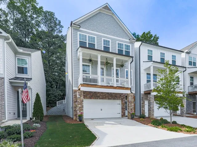 a view of front a house with a yard