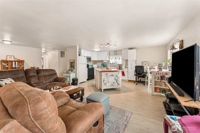 $79,500 | 10711 60th St Court East, Unit 150, Puyallup, WA 98372