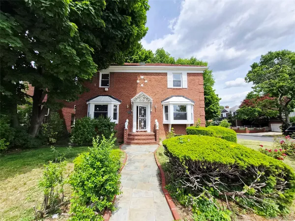 $1,489,000 | 80-19 Utopia Parkway | Jamaica Estates