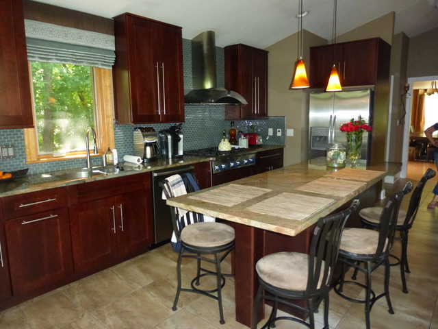2928 Covert Road Glenview, IL 60025 - Photo 8 of 23 a kitchen that has a table and chairs in it
