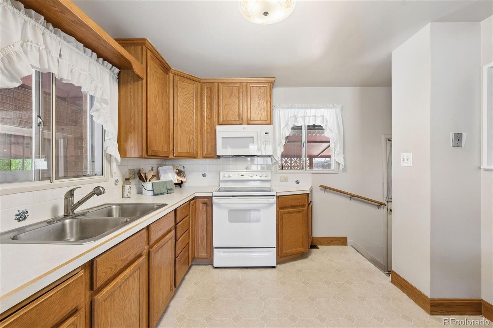 7031 Ruth Way Denver, CO 80221 - Photo 9 of 29