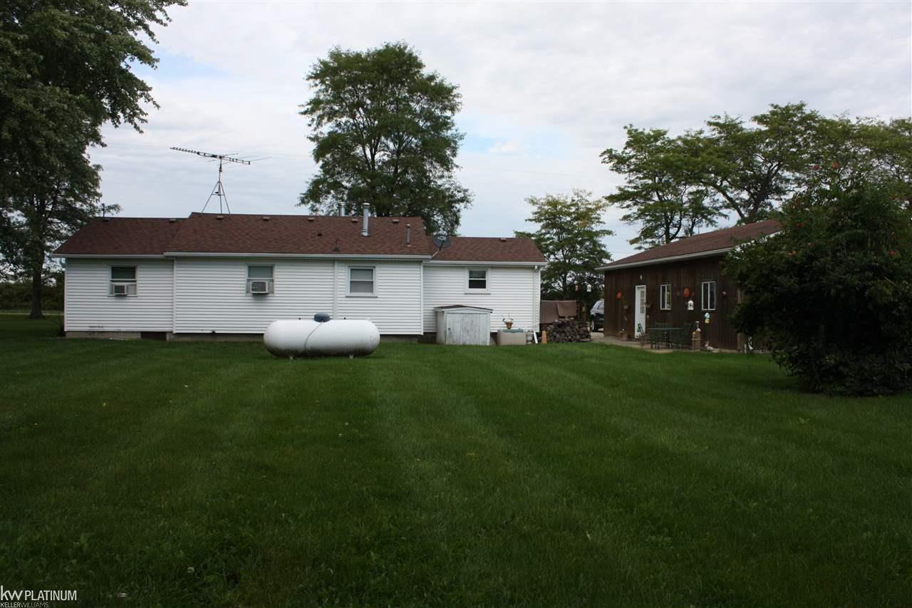 10433 Wilkes Road Avoca, MI 48006 - Photo 4 of 11 31303730-3.JPG