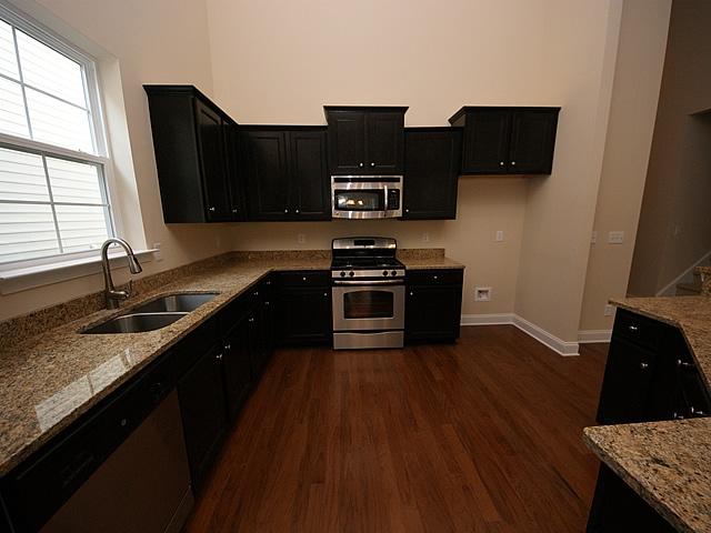 233 Spectrum Road Summerville, SC 29486 - Photo 4 of 26 Kitchen