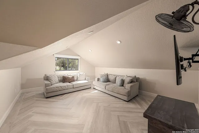 $2,250,000 | 1240 Rip Jay Circle, Canyon Lake, TX 78133