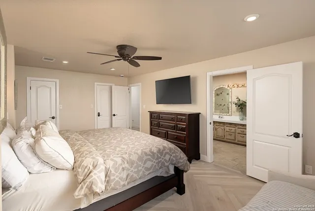 $2,250,000 | 1240 Rip Jay Circle, Canyon Lake, TX 78133