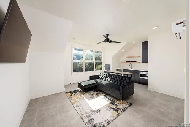 $2,250,000 | 1240 Rip Jay Circle, Canyon Lake, TX 78133