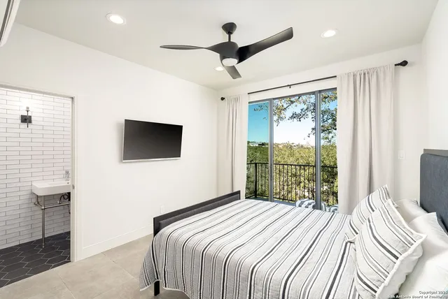 $2,250,000 | 1240 Rip Jay Circle, Canyon Lake, TX 78133