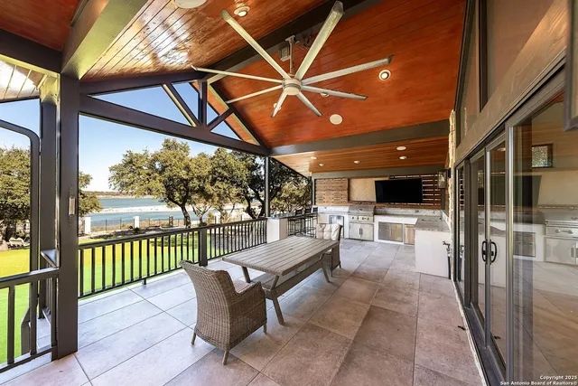 $2,250,000 | 1240 Rip Jay Circle, Canyon Lake, TX 78133