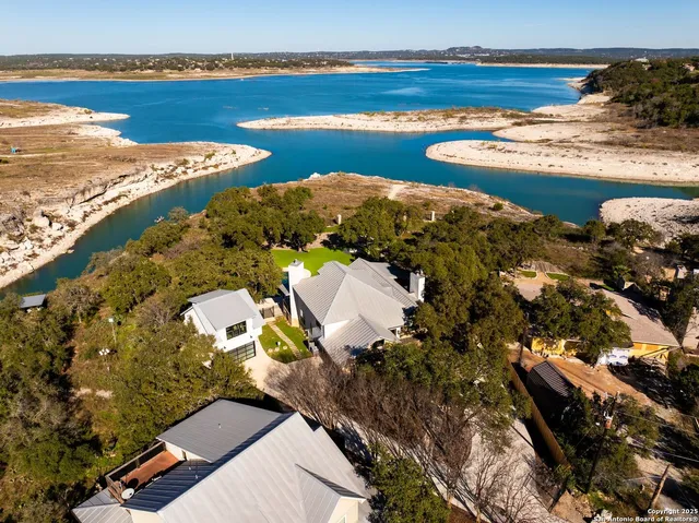 $2,250,000 | 1240 Rip Jay Circle, Canyon Lake, TX 78133