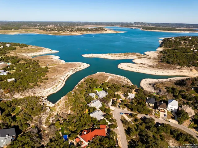 $2,250,000 | 1240 Rip Jay Circle, Canyon Lake, TX 78133