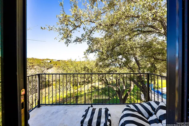 $2,250,000 | 1240 Rip Jay Circle, Canyon Lake, TX 78133