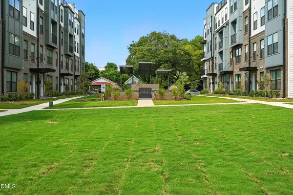 $500,000 | 1242 Coach Sta Alley, Unit 201, Raleigh, NC 27601