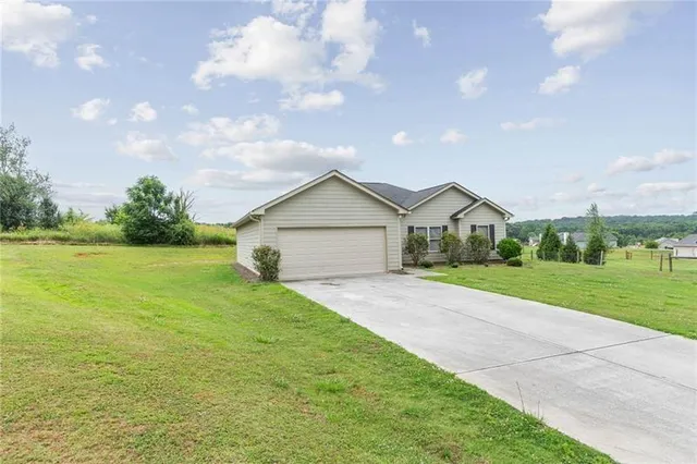 $1,895 | 74 Gray Field Court, Jefferson, GA 30549