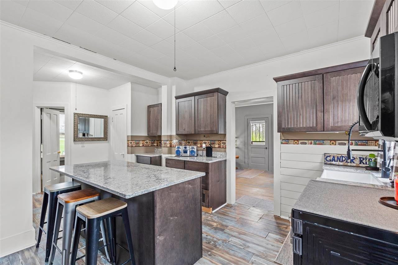 3802 Tipton Road Muscatine, IA 52761 - Photo 7 of 44 Gallery Image 7