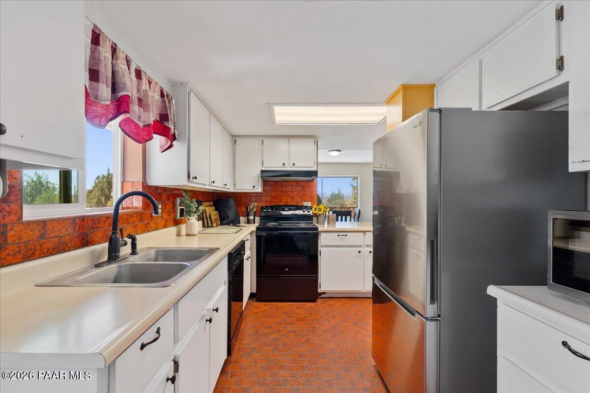 25325 North Naples Street Paulden, AZ 86334 - Photo 13 of 34 Kitchen