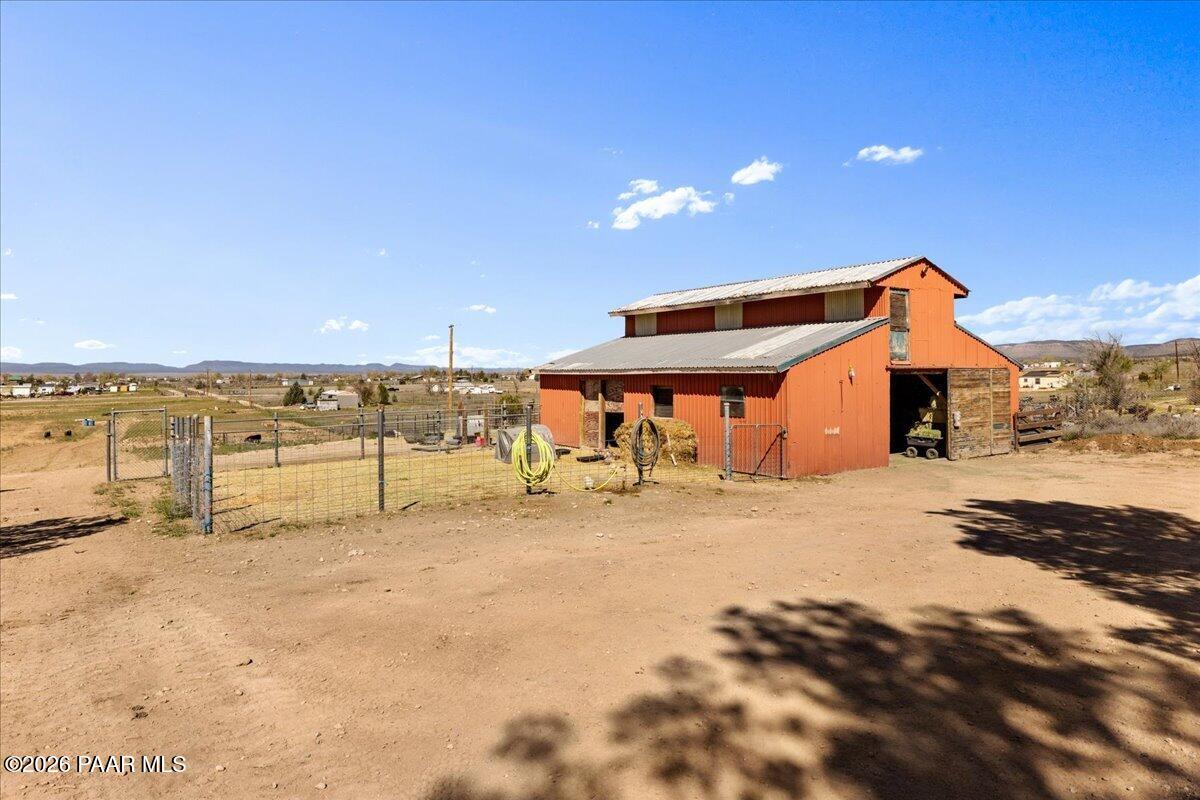25325 North Naples Street Paulden, AZ 86334 - Photo 22 of 34 Barn