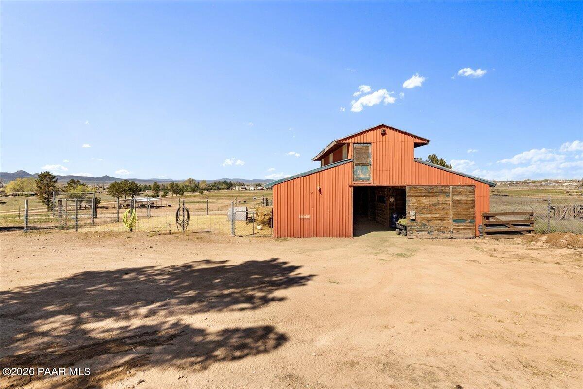 25325 North Naples Street Paulden, AZ 86334 - Photo 23 of 34 Barn