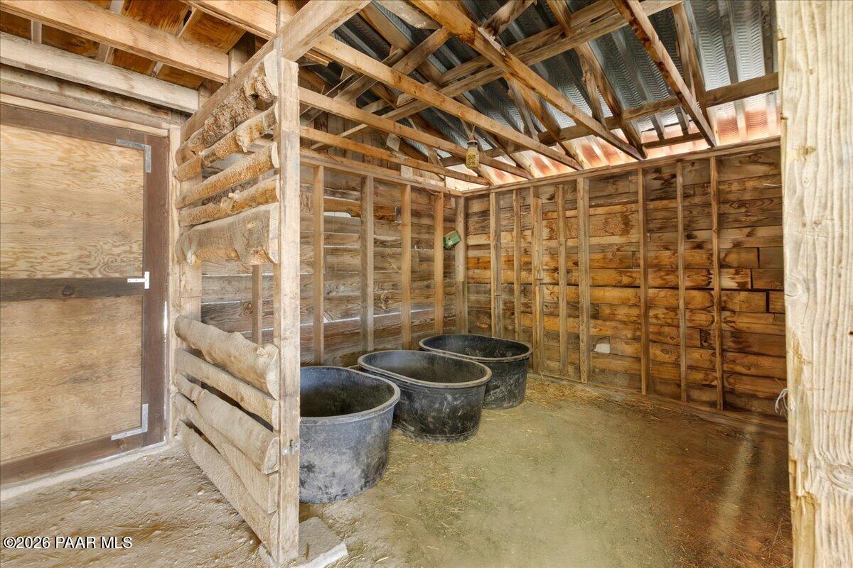 25325 North Naples Street Paulden, AZ 86334 - Photo 25 of 34 Barn