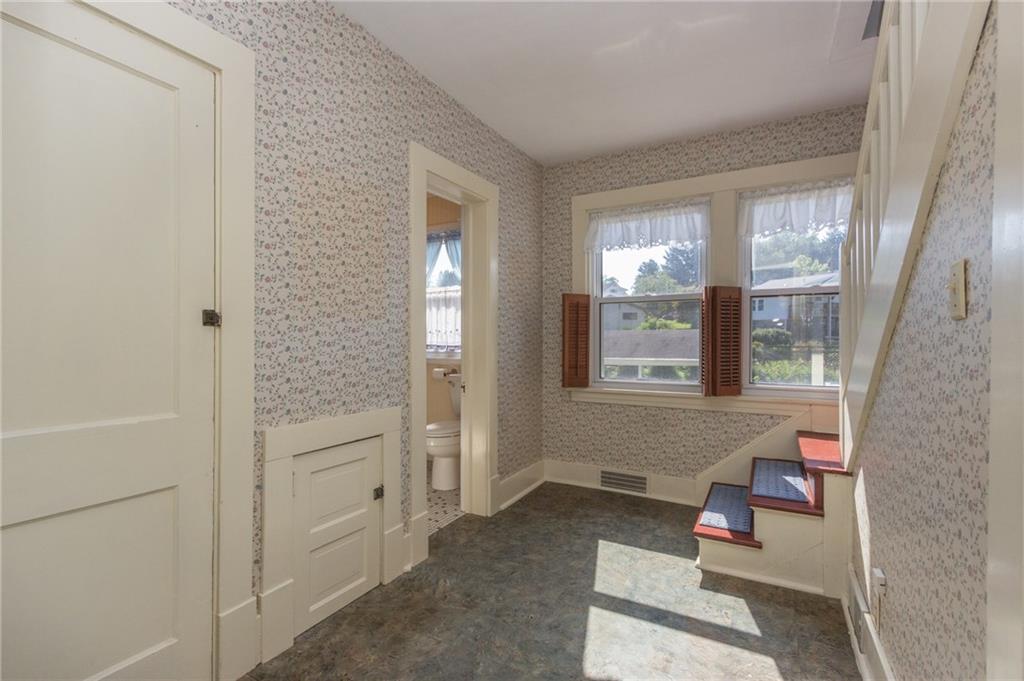 2032 Mercer Road New Brighton, PA 15066 - Photo 4 of 21 Gallery Image 4