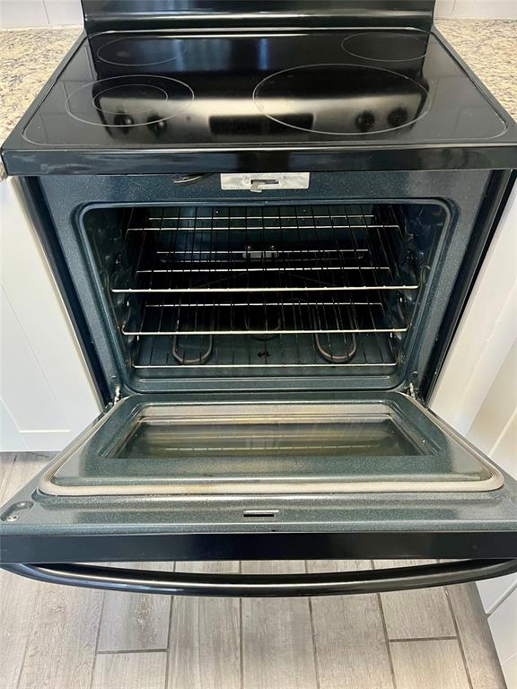 144 Mansfield D, Unit 144 Boca Raton, FL 33434 - Photo 32 of 37 a close view of stove