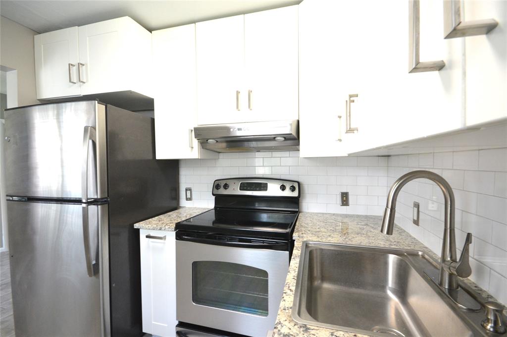 144 Mansfield D, Unit 144 Boca Raton, FL 33434 - Photo 6 of 37 a kitchen with a refrigerator stove and sink