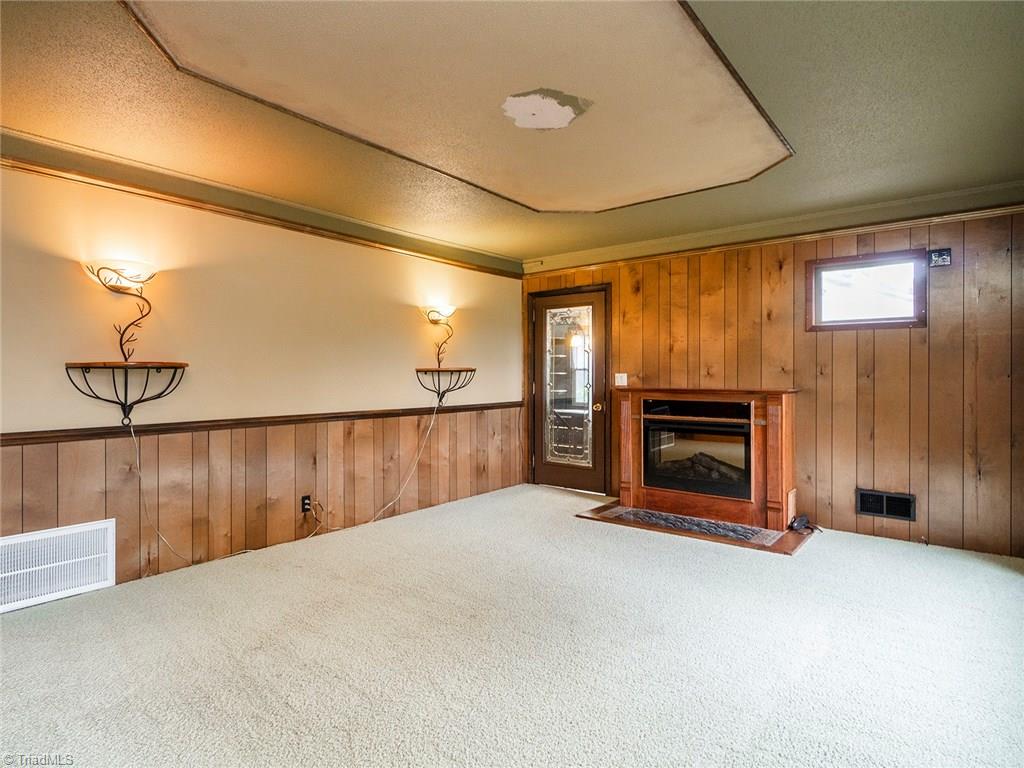 330 Boone Road Burlington, NC 27217 - Photo 4 of 48 Living Room