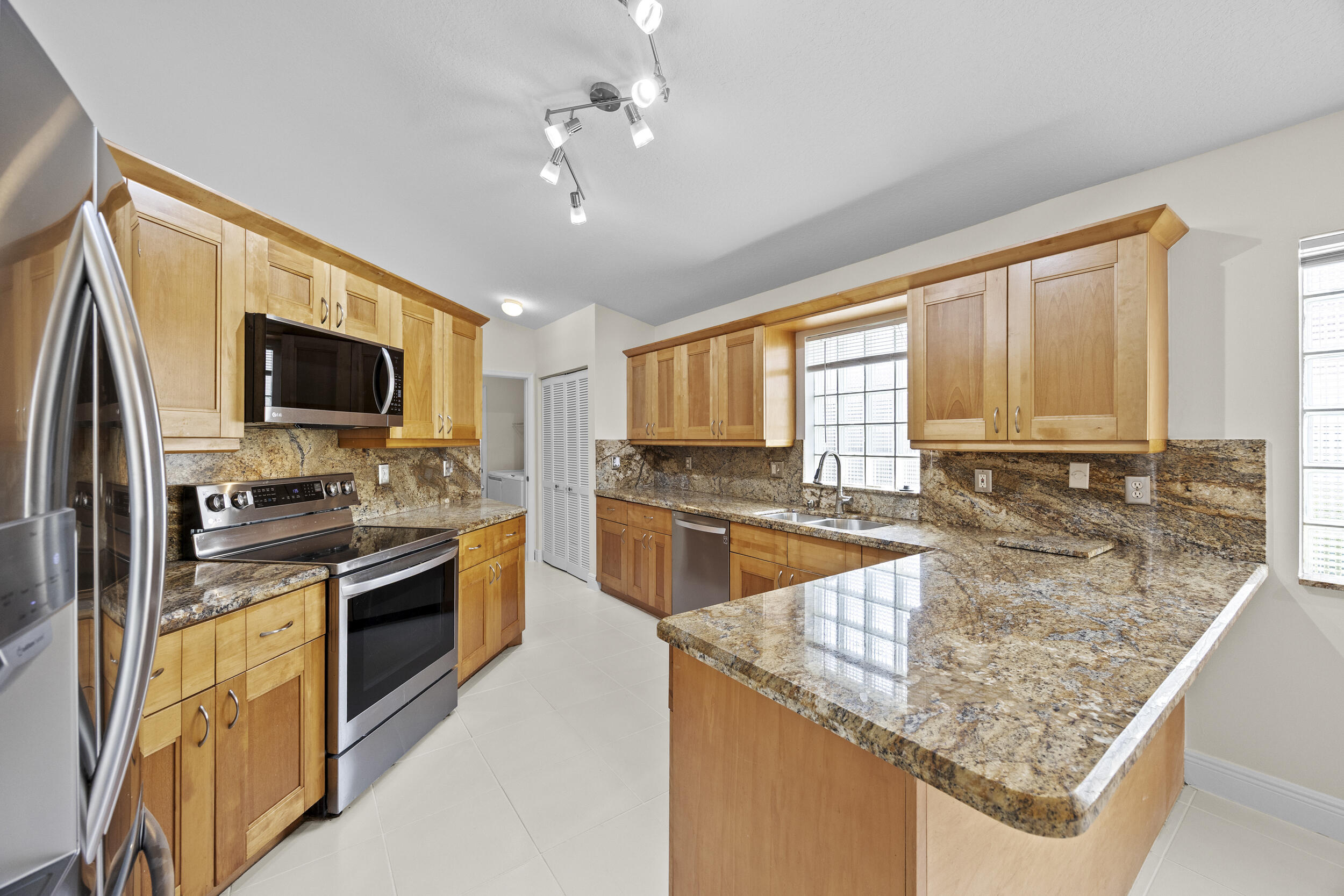 11035 Baybreeze Way Boca Raton, FL 33428 - Photo 13 of 78 15_453a8641