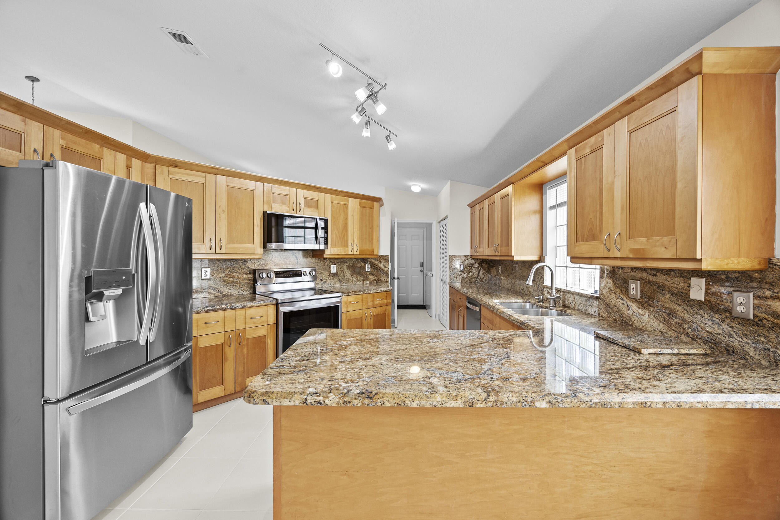 11035 Baybreeze Way Boca Raton, FL 33428 - Photo 15 of 78 14_453a8636