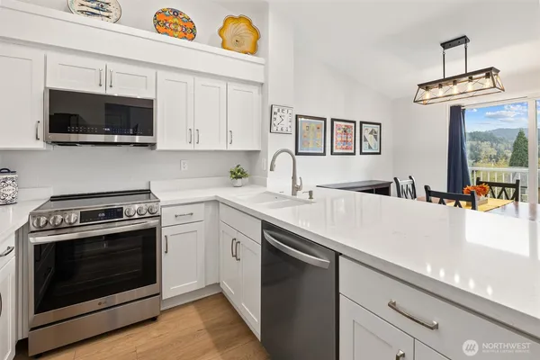$549,999 | 210 Mountain Park Boulevard Southwest, Unit F303, Issaquah, WA 98027