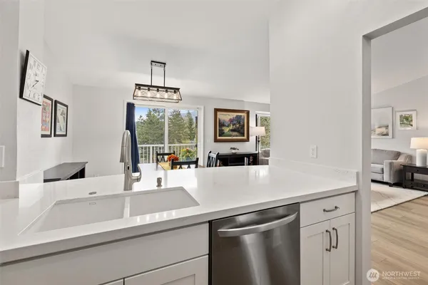 $549,999 | 210 Mountain Park Boulevard Southwest, Unit F303, Issaquah, WA 98027