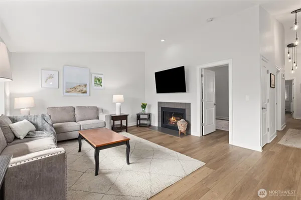 $549,999 | 210 Mountain Park Boulevard Southwest, Unit F303, Issaquah, WA 98027