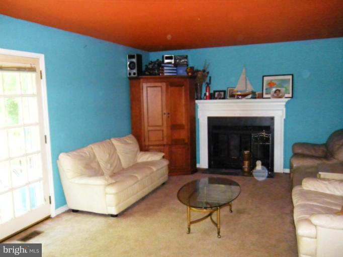 11808 Parallel Road Bowie, MD 20720 - Photo 13 of 15 Family Room