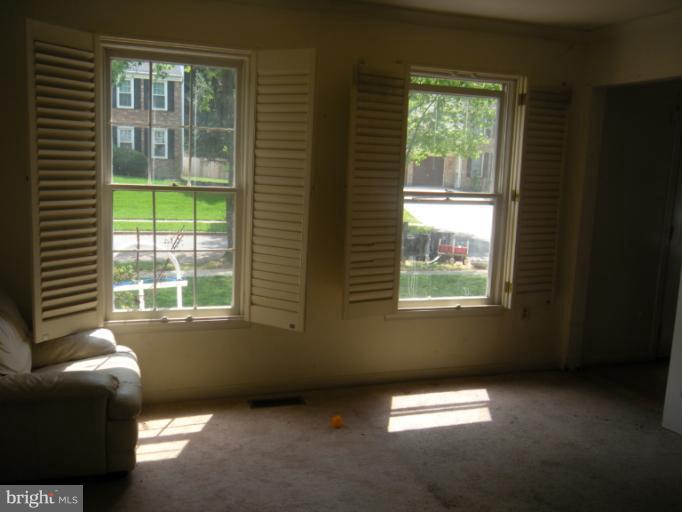 11808 Parallel Road Bowie, MD 20720 - Photo 4 of 15 Interior (General)