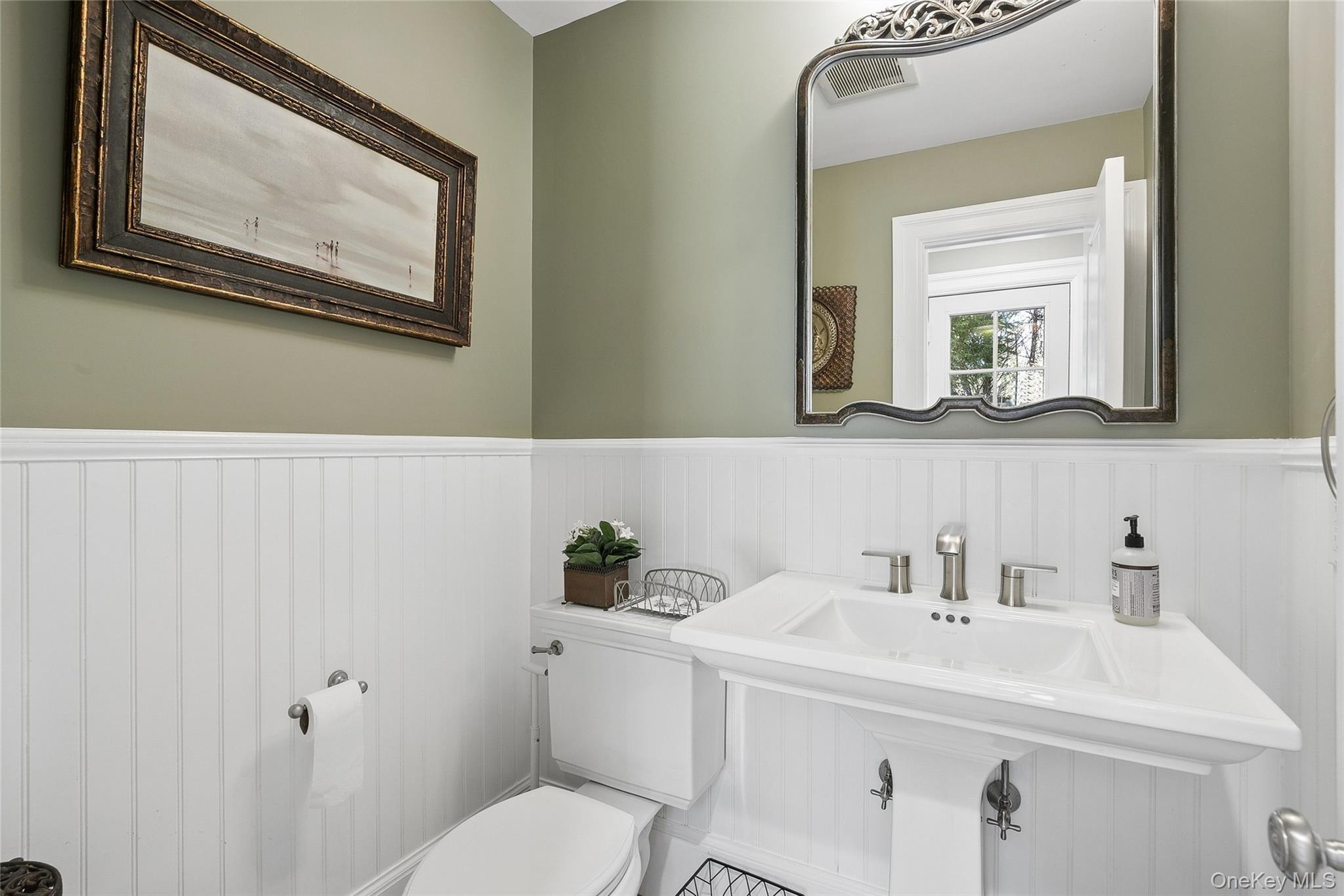 39 Cherry Lane Syosset, NY 11791 - Photo 16 of 44