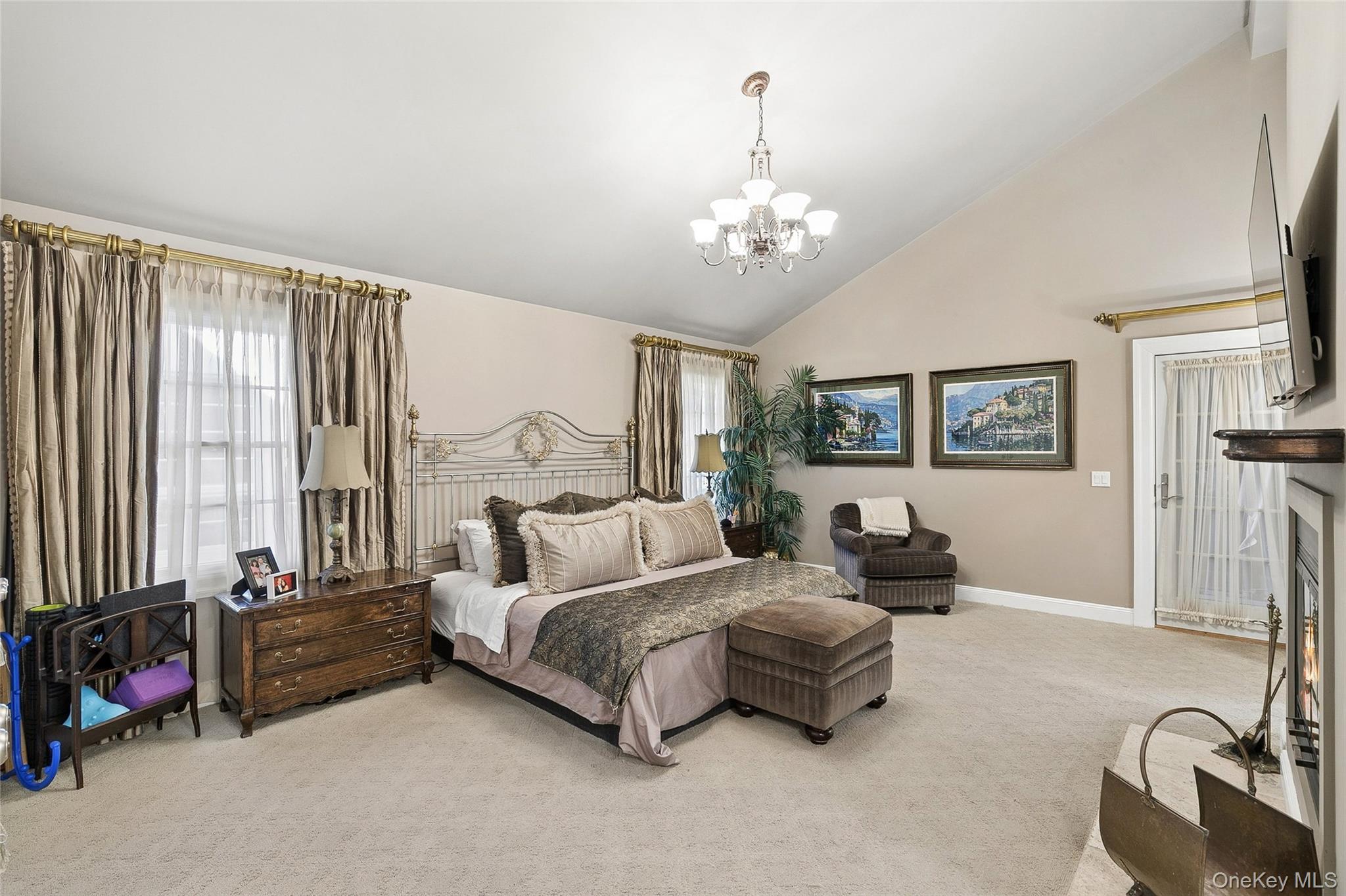 39 Cherry Lane Syosset, NY 11791 - Photo 18 of 44