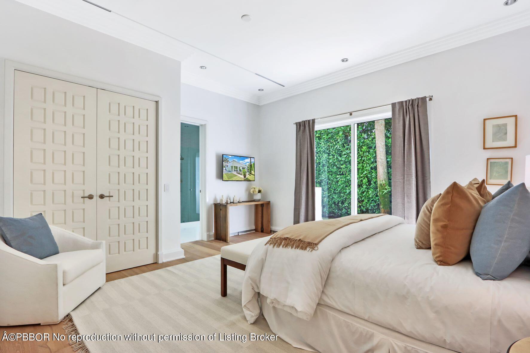 215 Indian Road Palm Beach, FL 33480 - Photo 17 of 32 a bedroom with a bed and a couch
