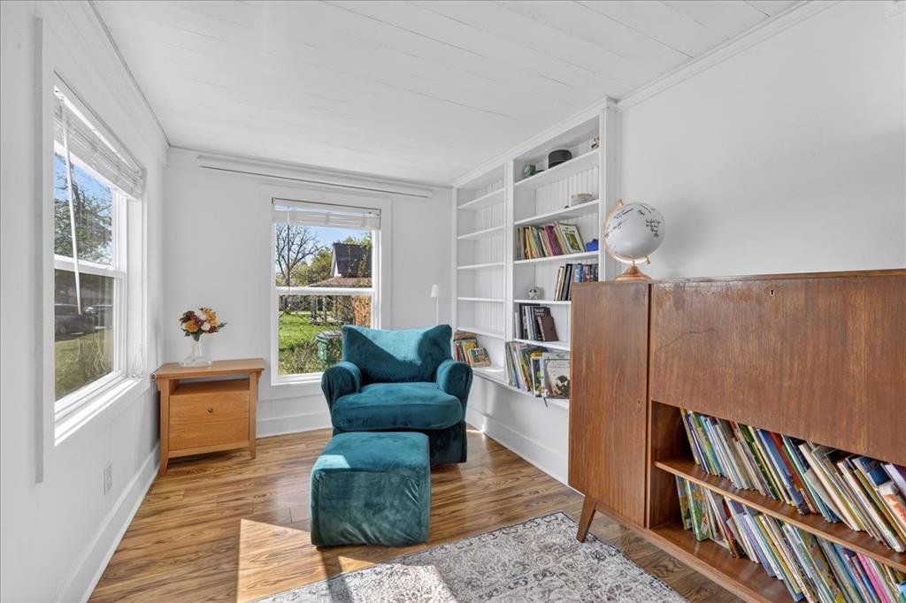 124 West Travis Dublin, TX 76446 - Photo 13 of 30 a living room with furniture fireplace and a window