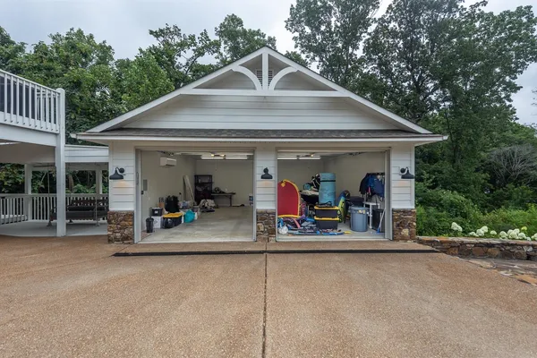 $588,900 | 455 Lakeshore Lane, Counce, TN 38326