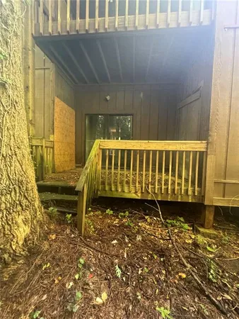 a view of a back yard of the house