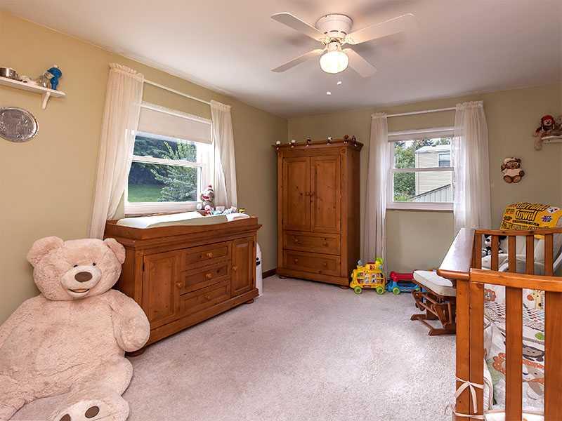 30 Leon Road Green Tree, PA 15220 - Photo 16 of 21 Bedroom.