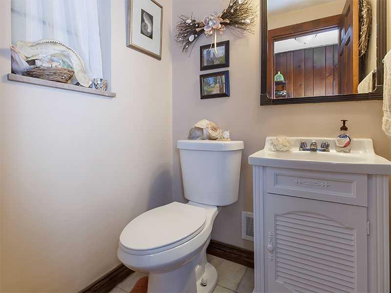 30 Leon Road Green Tree, PA 15220 - Photo 18 of 21 Partial Bath.